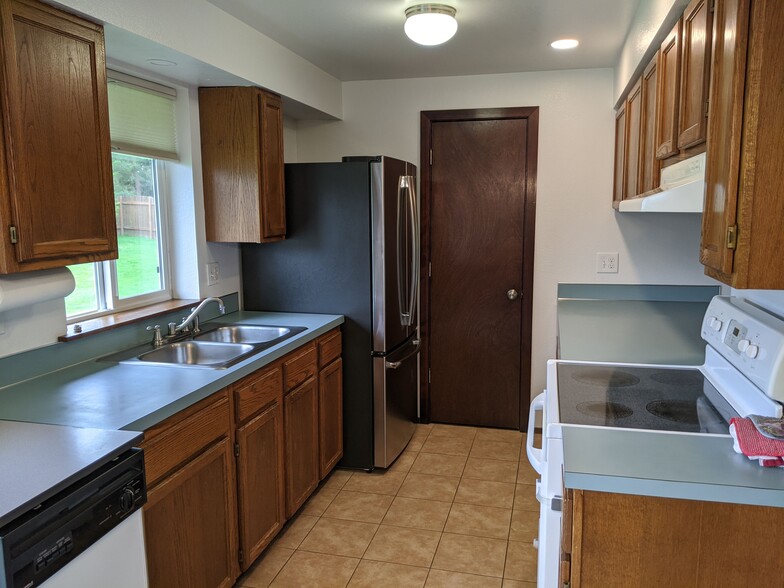 Kitchen with Pantry - 1803 E Fox Hill St