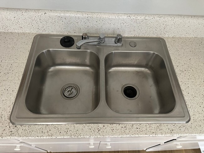 Building Photo - 564-568 7th St