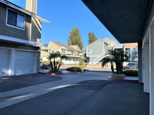 Building Photo - Amazing condo located in desirable Aliso Viejo!