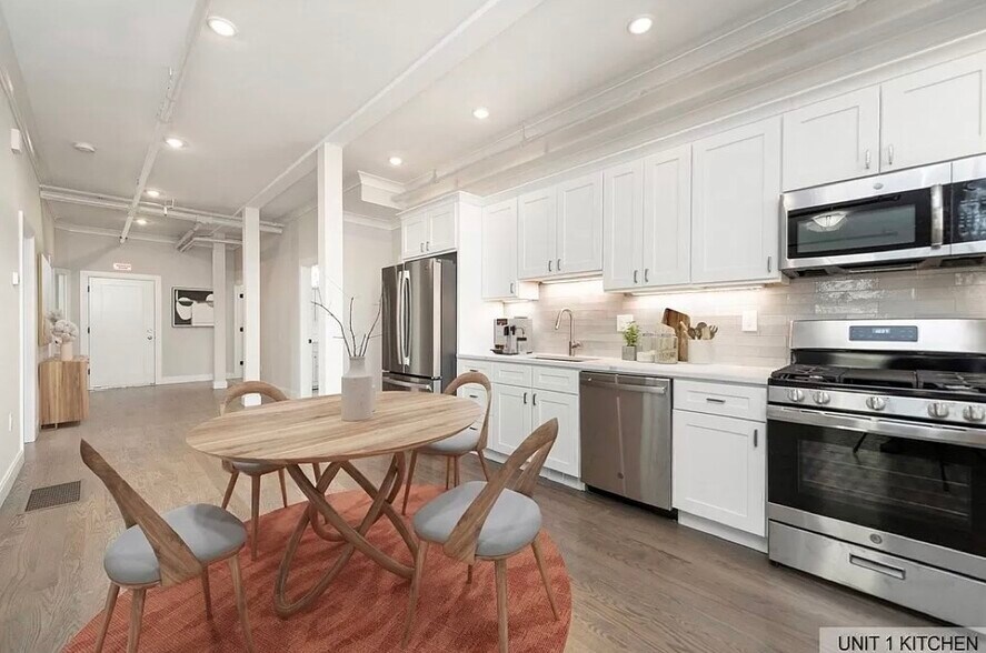 Building Photo - 68 Day St