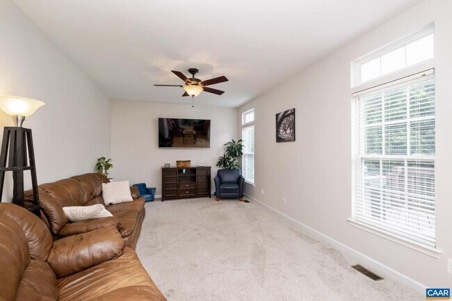 Building Photo - 662 Holly Hill Dr