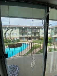 Building Photo - Live at Old Mill apartments!!