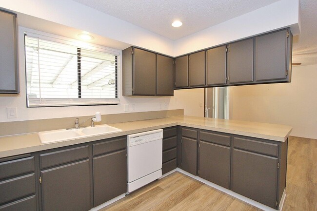 Building Photo - 2412 Robert Ave