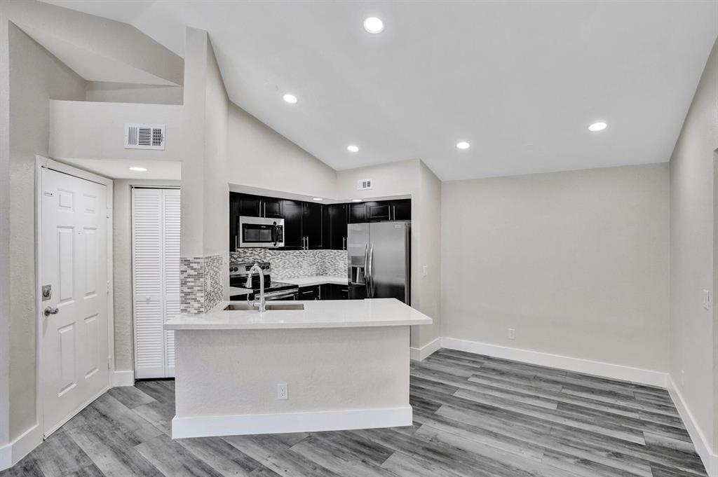 Building Photo - 595 Vista Isles Dr