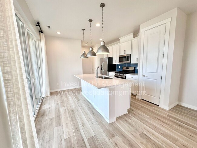 Building Photo - Luxury Gated Townhome in Star – Available Soon! No Shared walls!