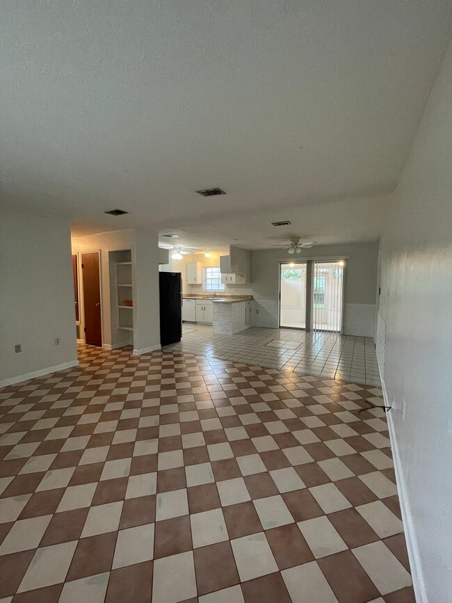 Building Photo - 48 Fawn Ln