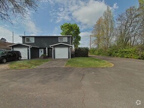 Building Photo - Duplex ~ Close to Campus ~ Pet Friendly