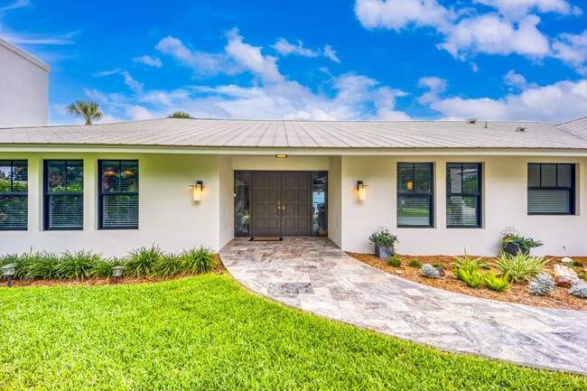 Building Photo - 3501 SE Kubin Ave