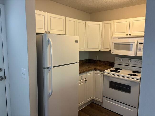 Building Photo - 2 BEDROOM 2 BATH CONDO AT COASTAL VILLAS