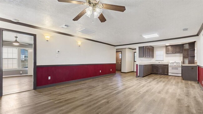 Building Photo - 7425 Gonzales St