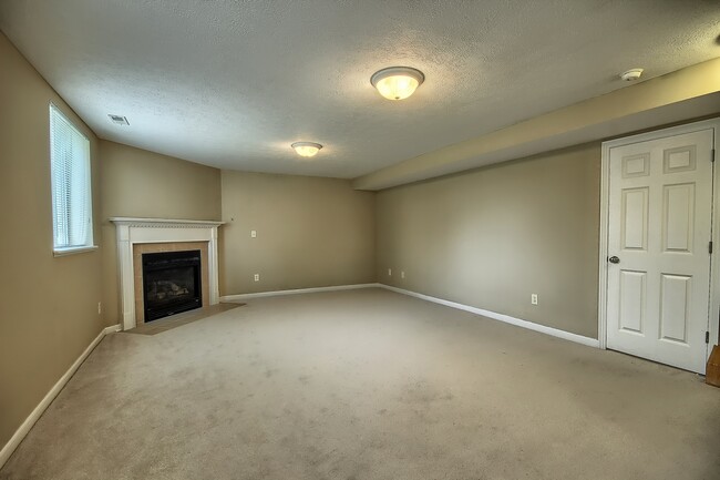 Building Photo - 7233 Springview Ln