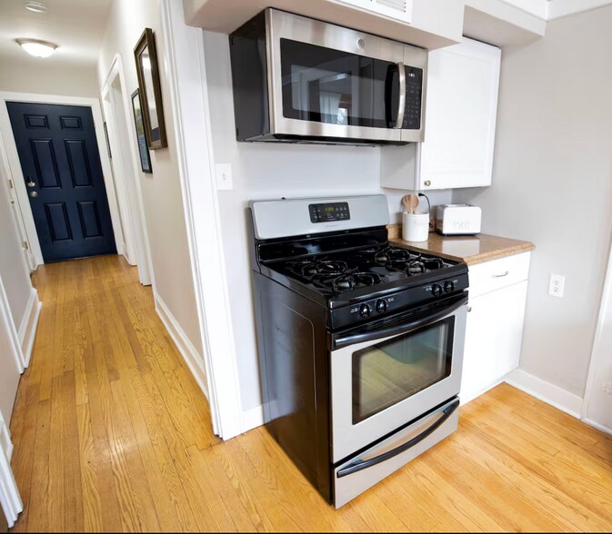 Building Photo - 1802 E Howard Ave