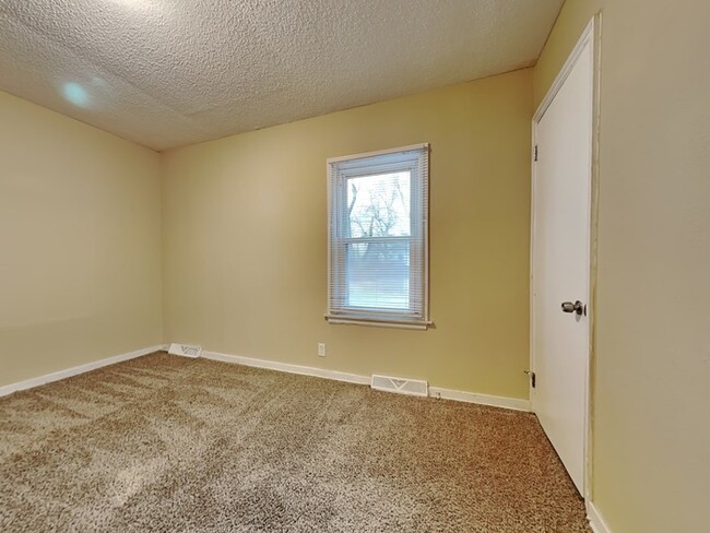 Building Photo - WINTER SPECIAL!! 3 Bedroom, 1 Bathroom Hou...