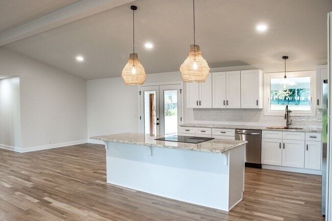 Building Photo - Hillsboro - Renovated Home for Lease