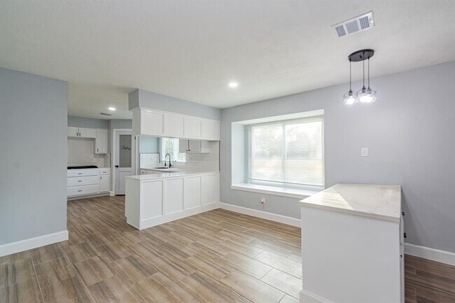Building Photo - 8611 Spruce Mill Dr
