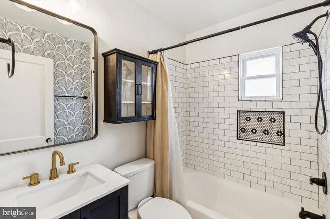 Building Photo - 3318 Blaine St NE