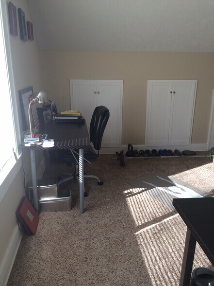 Building Photo - 821 Diamond Ave NE