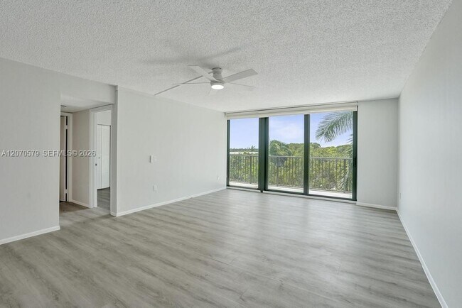 Building Photo - 1101 River Reach Dr