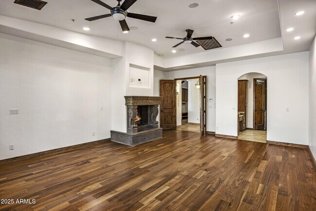 Building Photo - 9222 E Rimrock Dr