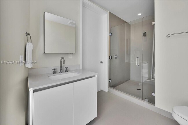 Building Photo - 2831 S Bayshore Dr