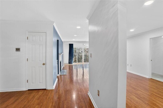 Building Photo - 27207 Plantation Dr NE