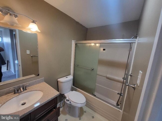 Building Photo - 24 Hollybrooke Dr