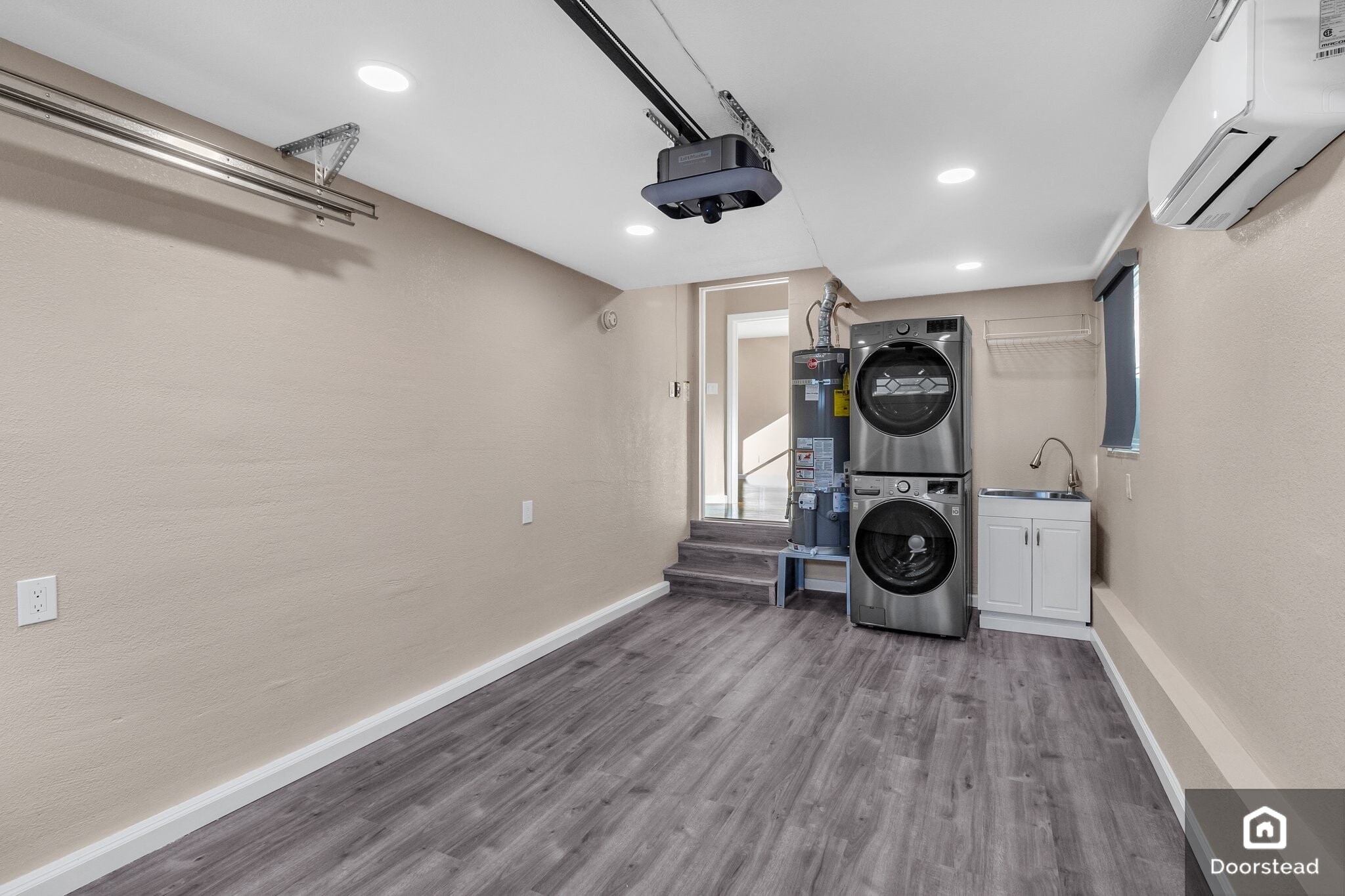 Building Photo - 711 Smith Ave