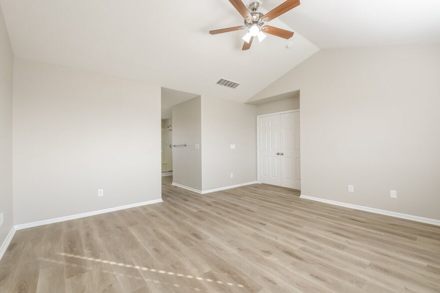 Building Photo - 12812 Newport Way