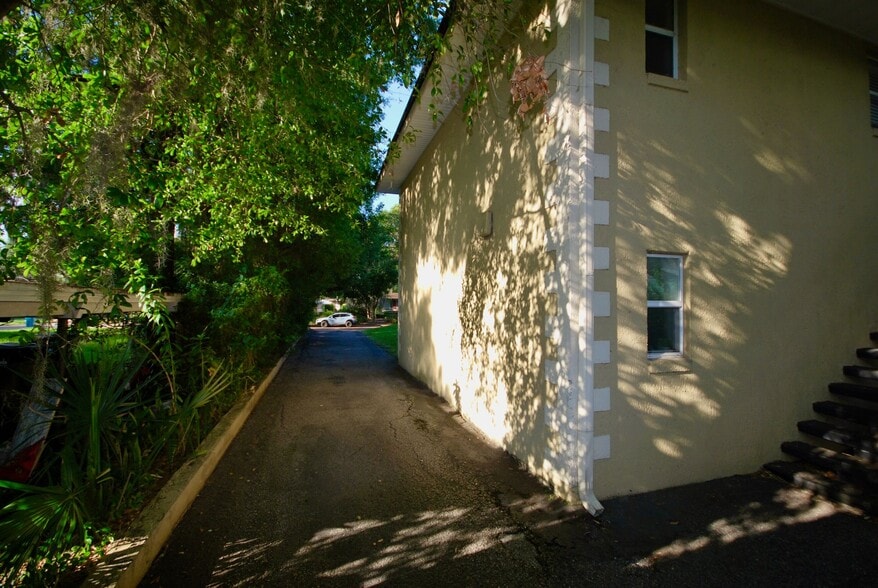 Building Photo - 637 Harwood St