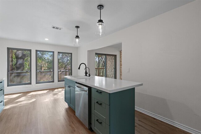 Building Photo - 104 Timpanagos Dr