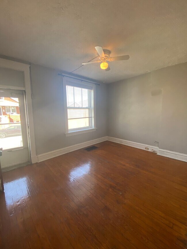 Building Photo - Two Bed/1Bath House