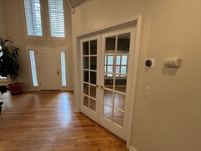 Building Photo - 740 Oak Crest Cir