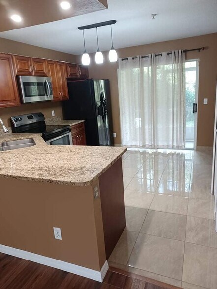 Primary Photo - 129 Reserve Cir
