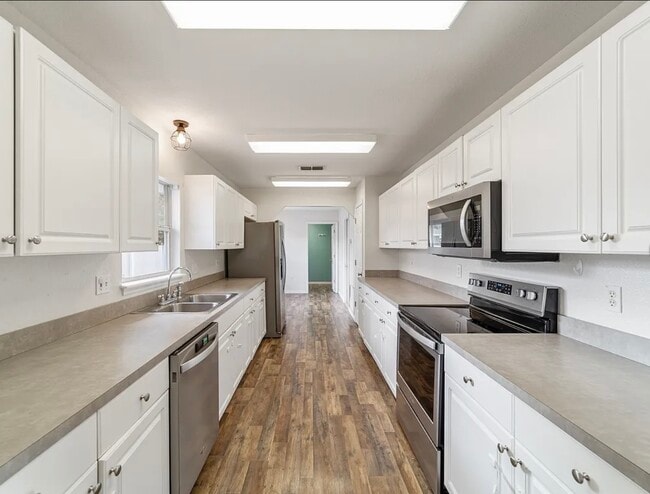 Building Photo - 6930 Bahia Rd