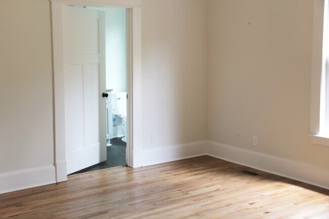 Building Photo - 208 N Guthrie Ave