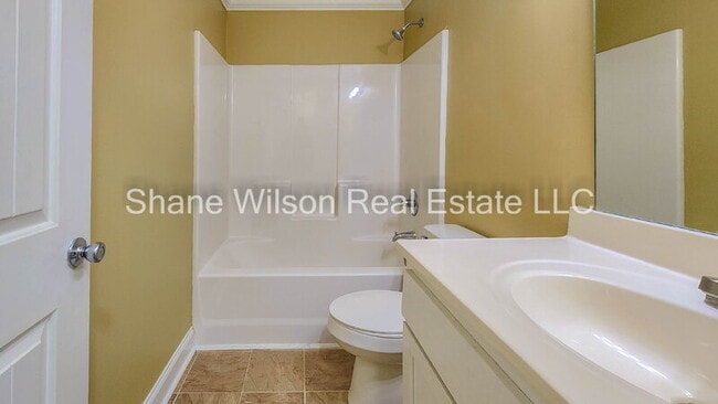 Building Photo - 66 Dean Rd