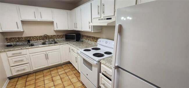 Building Photo - 14850 Naranja Lakes Blvd