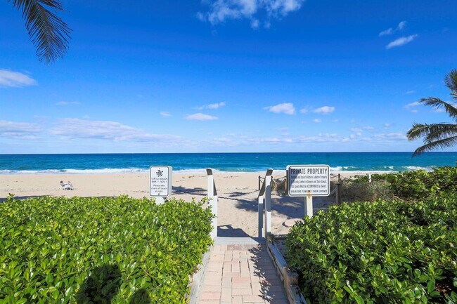 Building Photo - 1051 Hillsboro Mile