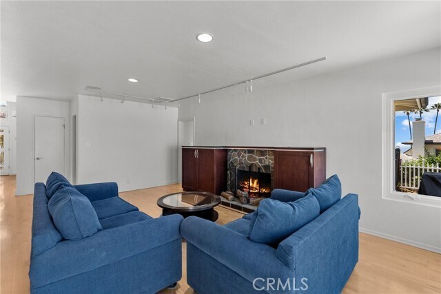 Building Photo - 321 Vía San Sebastian