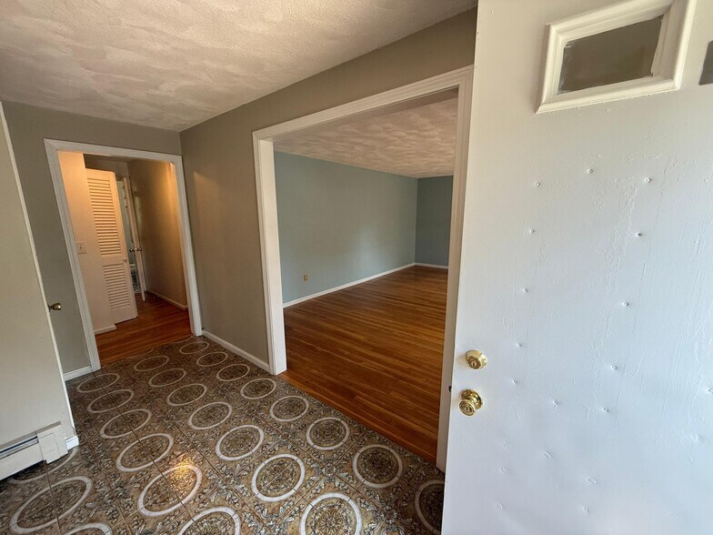 Building Photo - 5 Freeman Cir