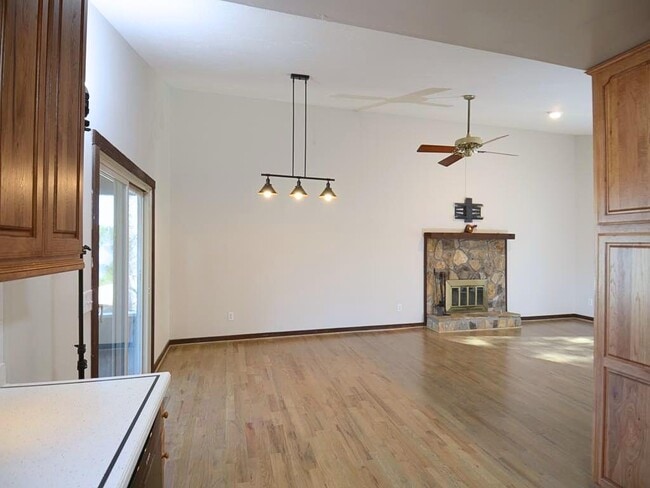 Building Photo - 1179 Justice Dr