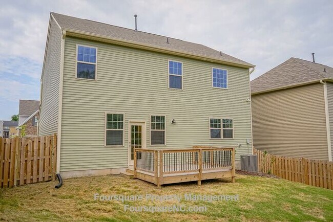 Building Photo - Spacious Single-Family Home with 1st Floor Office, Loft & Fenced Backyard , Includes Washer/Dryer