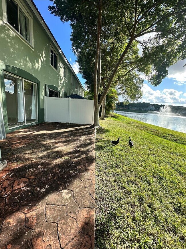 Building Photo - 2704 SE 15th Pl