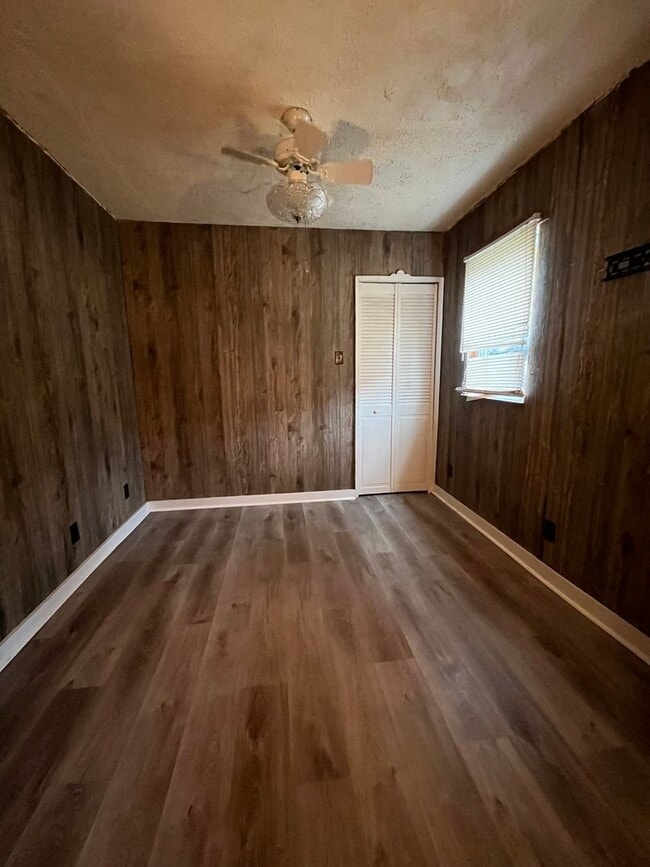 Building Photo - Two Bedroom Home on Austin Lake