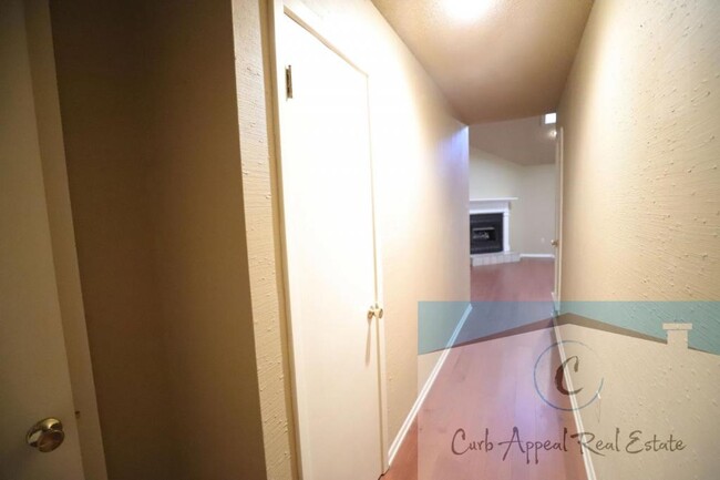 Building Photo - 2725-C Greenbriar Drive