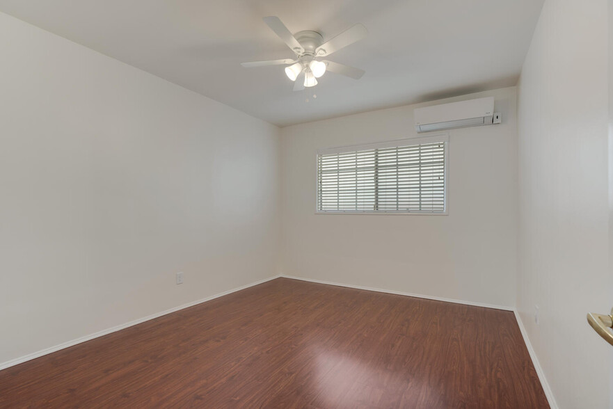 1st bedroom - 5534 Kester Ave