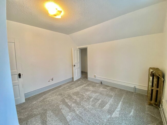 Building Photo - 4 Bedroom near Downtown Fargo!