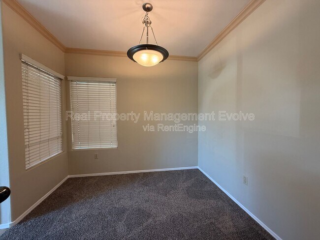 Building Photo - 750 E Northern Ave