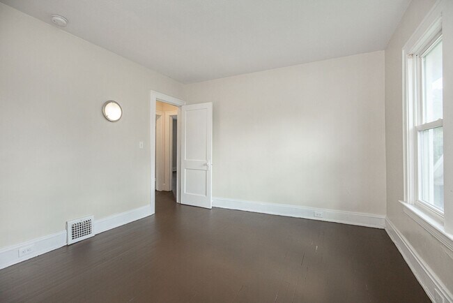 Building Photo - 3250 Berkshire Rd