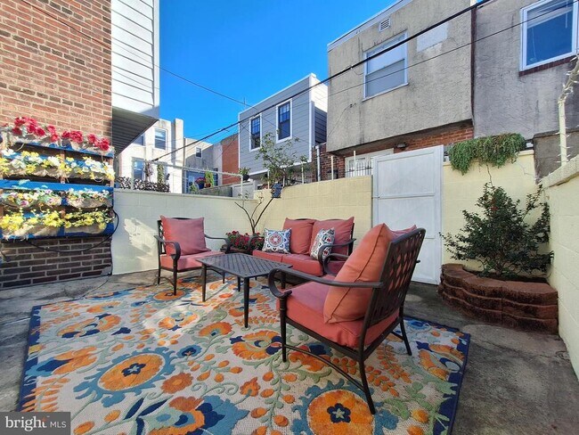 Building Photo - 1006 Morris St